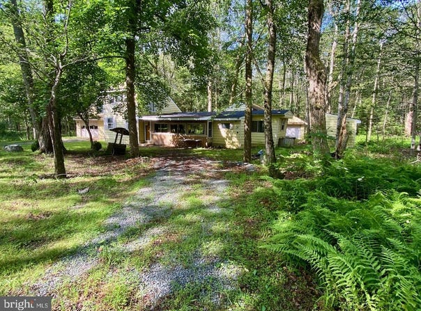 20 YELLOW FEATHER PATH, GOULDSBORO, PA 18424