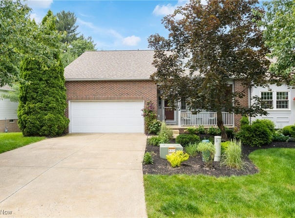 637 N Ridgecliff Street, Tallmadge, OH 44278