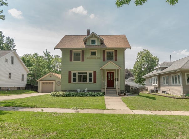 421 Home Park Boulevard, Waterloo, IA 50701
