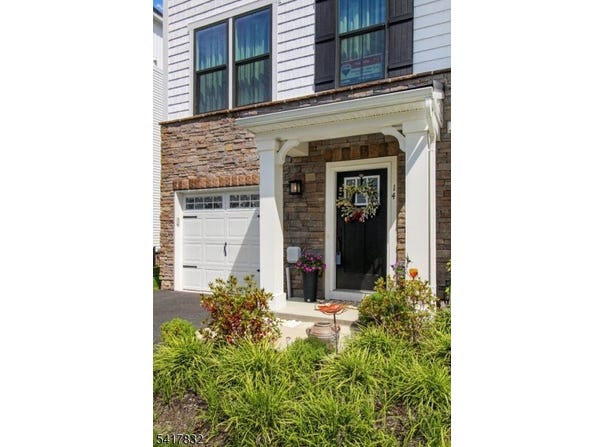 14 Saw Mill Circle, Hackettstown Town, NJ 07840