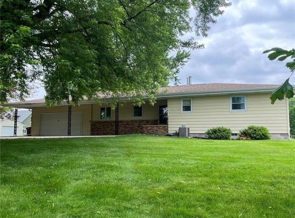 200 Amsterdam Avenue E, Hollandale, MN 56045