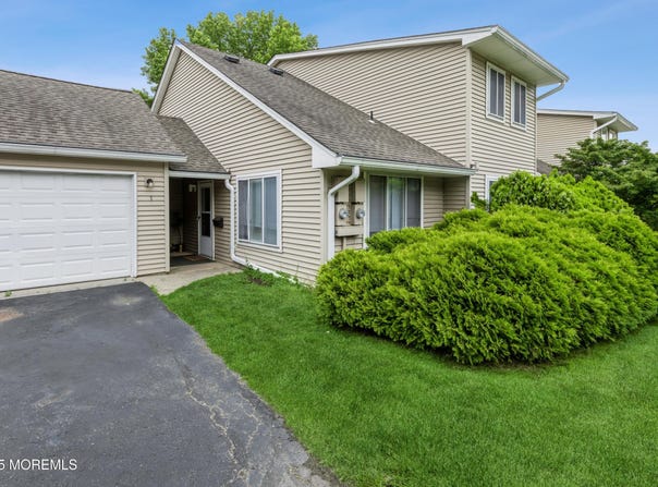 1 Sutton Drive, Brick, NJ 08724