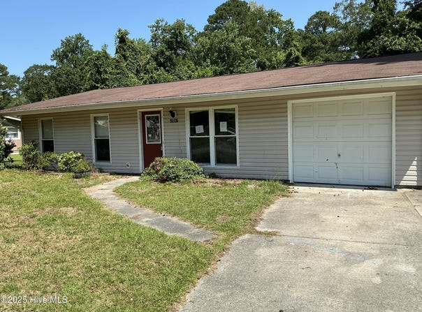 102 Tanglewood Drive, Jacksonville, NC 28540