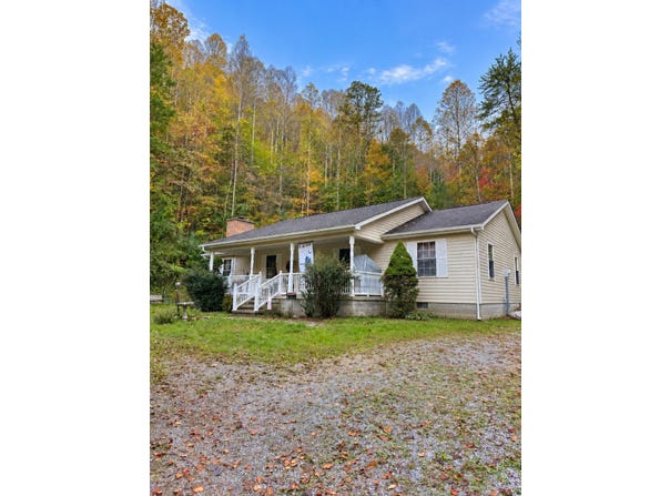 955 Rock Fork Road, Garrett, KY 41630