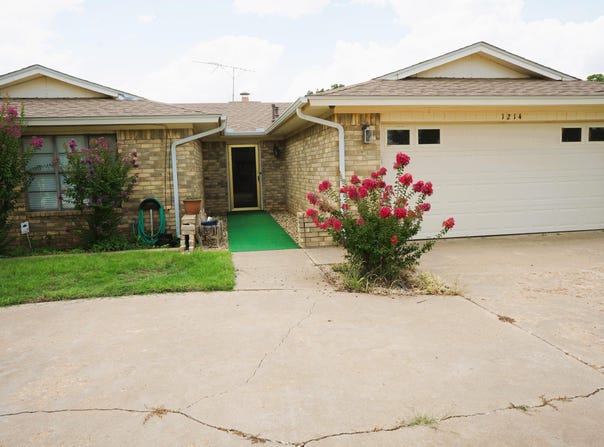1214 E Ward Street, Brownfield, TX 79316