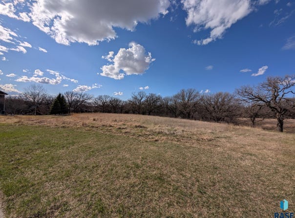 5500 E York Cir, Sioux Falls, SD 57110