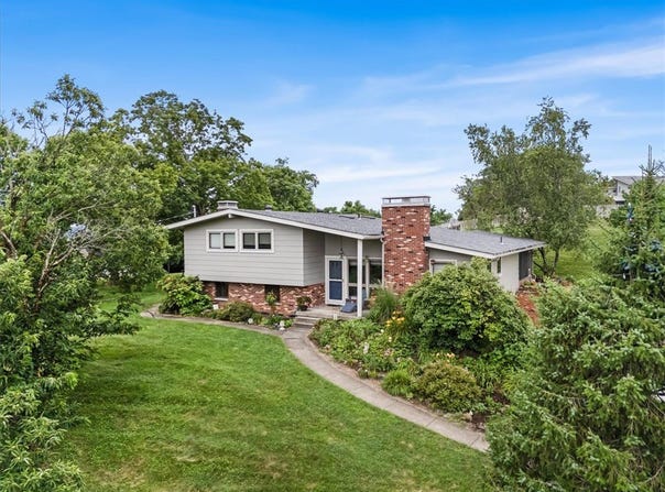 806 Old Clairton Rd, Jefferson Hills, PA 15025