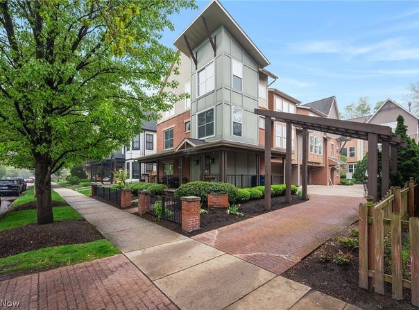3897 Clinton Avenue, Cleveland, OH 44113