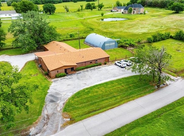 1404 S B Street, Henryetta, OK 74437