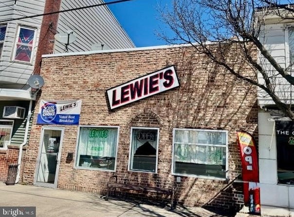 21 S LEHIGH AVENUE, FRACKVILLE, PA 17931