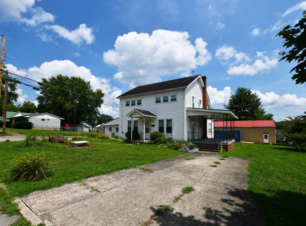 206 5th street Street, Ravenna, KY 40472