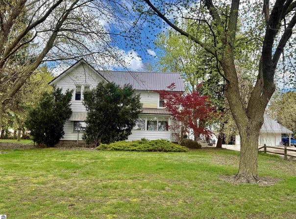2298 W Hayes Road, Ithaca, MI 48847