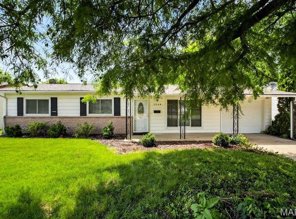 3249 Bristol Hall Drive, Bridgeton, MO 63044
