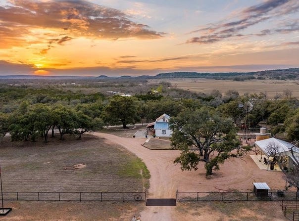 888 Dietrich Rd, Fredericksburg, TX 78624