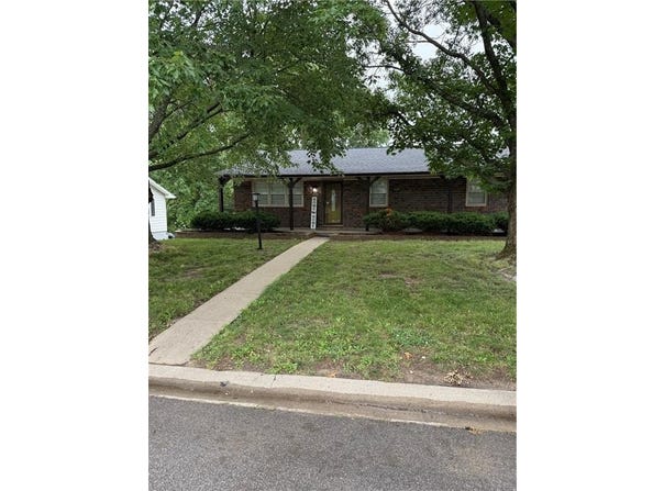 1901 Lion Road, St Joseph, MO 64506