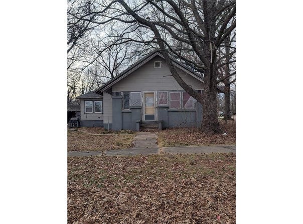 300 S First Street, Sheldon, MO 64784