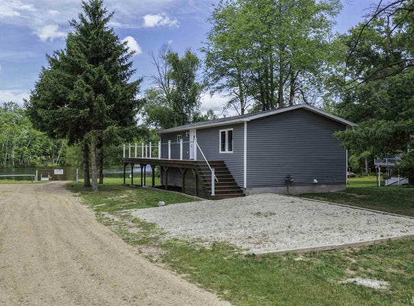 6820 W Shore Drive, Weidman, MI 48893