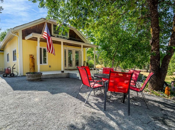 715 Three Pines Road, Grants Pass, OR 97526