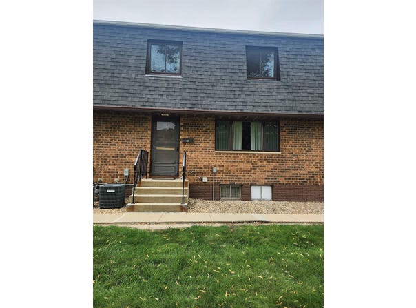 3620 SE Mt Vernon Road, Cedar Rapids, IA 52403
