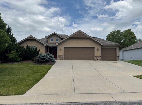 3009 Somerset Drive, Leavenworth, KS 66048