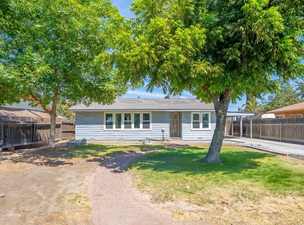 1809 11Th Avenue N, Hanford, CA 93230