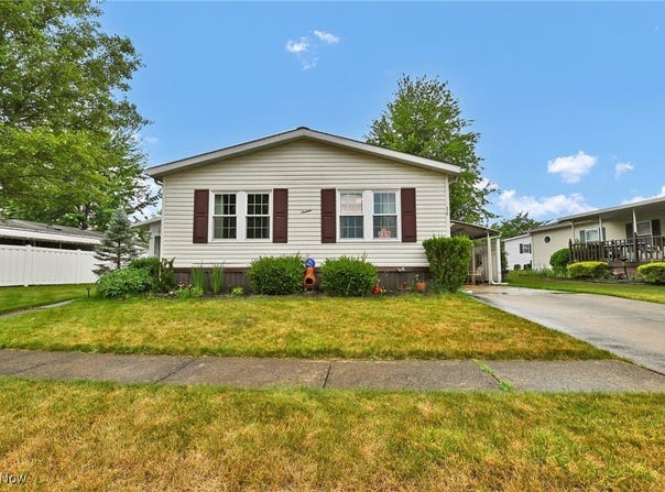 16 Piccolo, Olmsted Twp, OH 44138