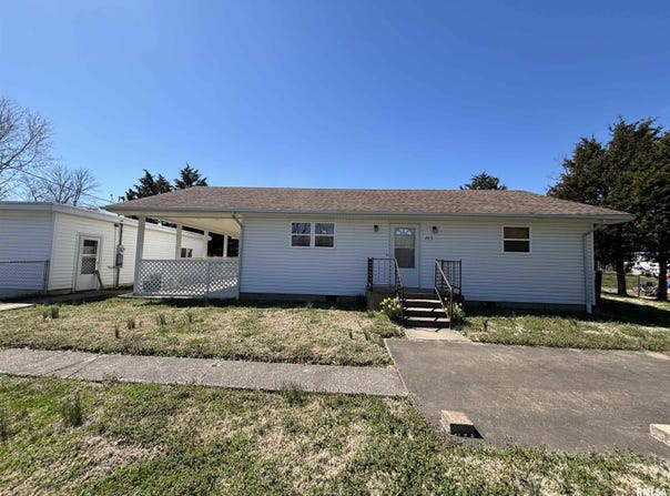 203 S 3RD Street, Vienna, IL 62995