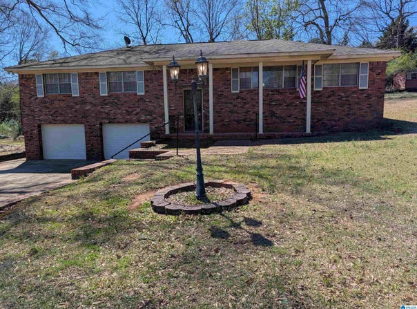 301 WILLOW DRIVE, HUEYTOWN, AL 35023