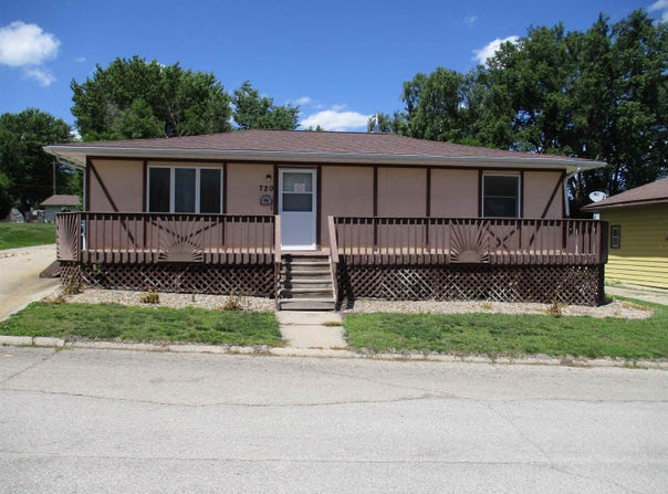 720 E Bluff Street, Cherokee, IA 51012