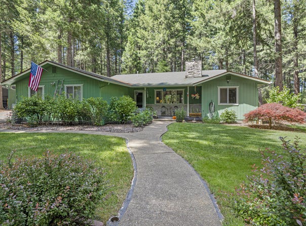 200 Cornett Lane, Cave Junction, OR 97523