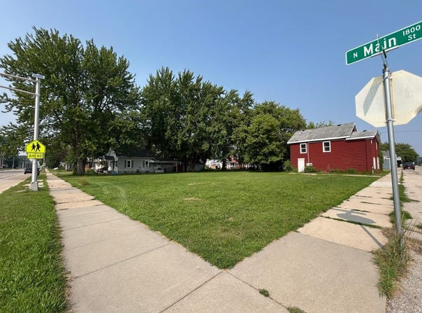 10 E GRUENWALD Avenue, OSHKOSH, WI 54901