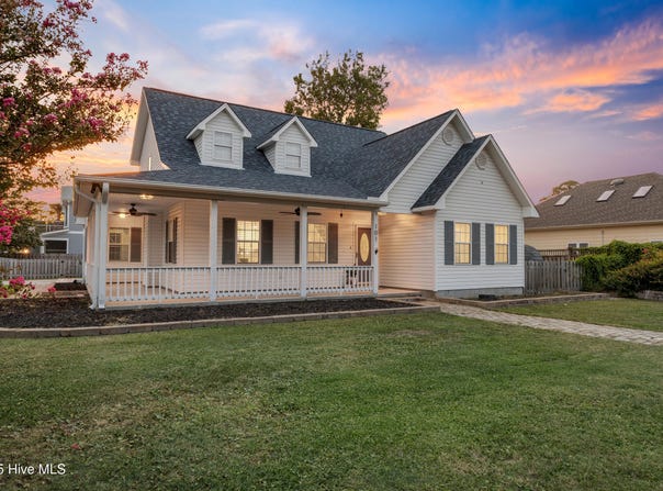 101 Sixth Street N, Carolina Beach, NC 28428