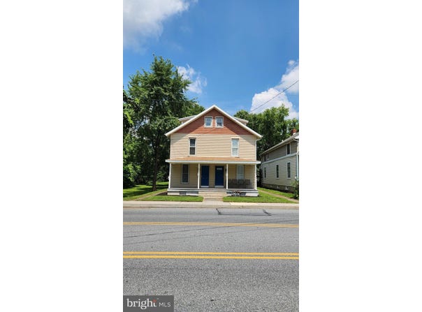 33 W BAINBRIDGE STREET, ELIZABETHTOWN, PA 17022