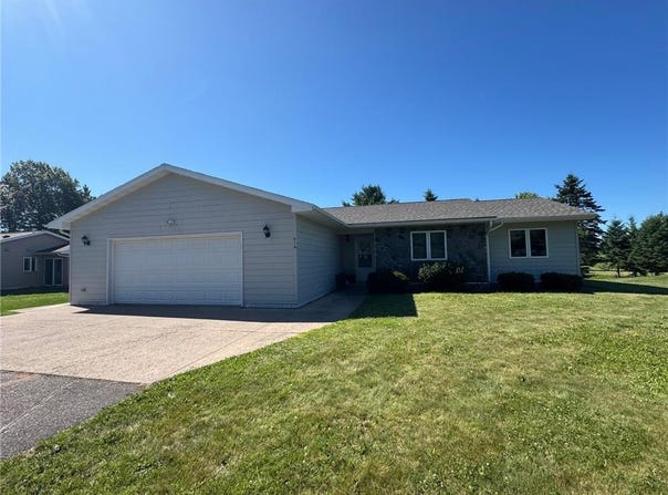 516 2nd Street NW, Hinckley, MN 55037