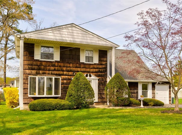 5 Cottonwood Avenue, Port Jefferson Station, NY 11776
