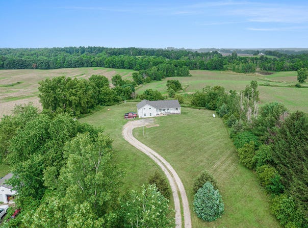 12880 N Adams Road, North Adams, MI 49262