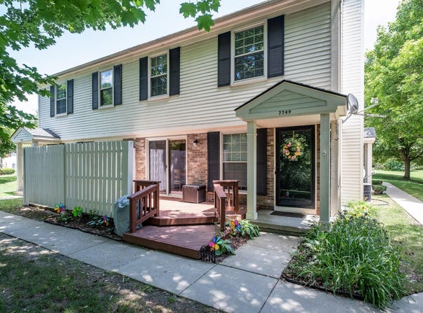 7749 Lake Ridge Drive, Waterford, MI 48327