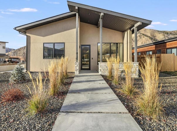 820 N 1ST Ave, Hailey, ID 83333
