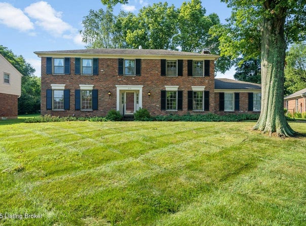 512 Lymington Ct, Douglass Hills, KY 40243