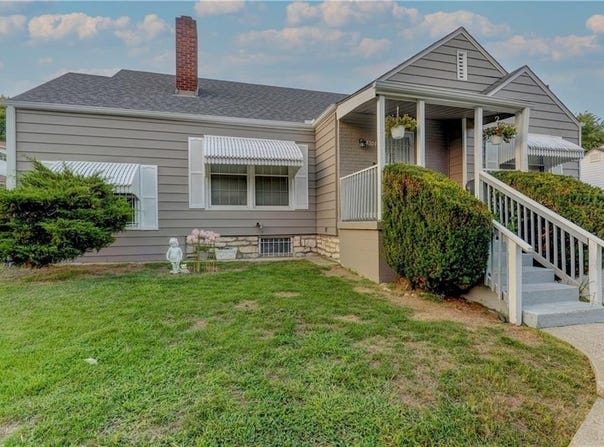 4204 SUNRISE Drive, Kansas City, MO 64123