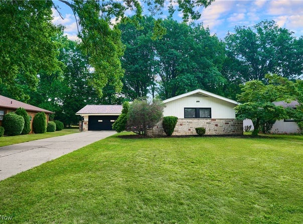 2071 Sagamore Drive, Euclid, OH 44117