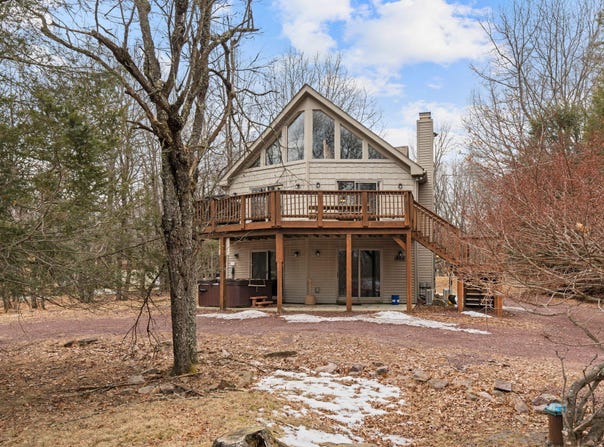466 Towamensing Trail, Albrightsville, PA 18210