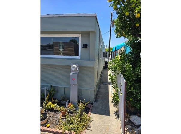 402 E Foothill Blvd, Pomona, CA 91767