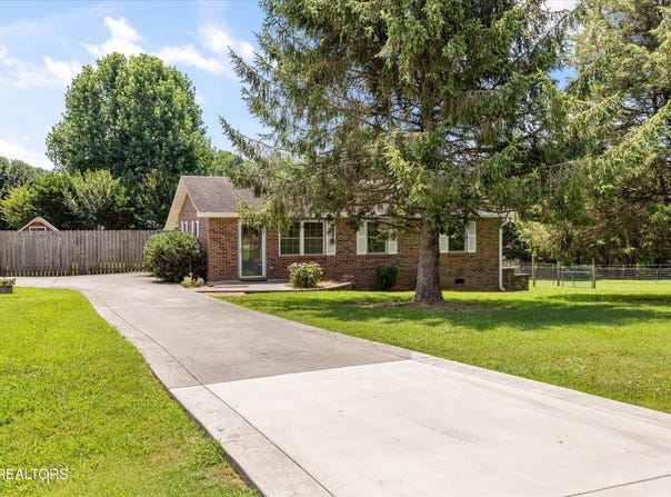 303 Sunflower Circle, Sweetwater, TN 37874