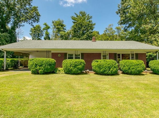 1135 S Main St, Galax, VA 24333