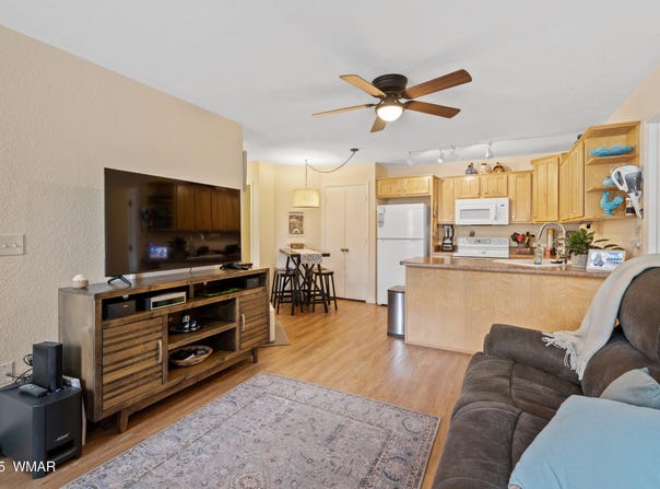 2700 S White Mountain Road, Show Low, AZ 85901