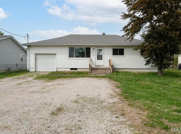 209 Sterling Drive, Moro, IL 62067