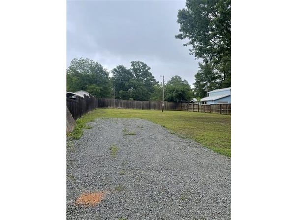 168 Kiamichi Road, Eufaula, OK 74432