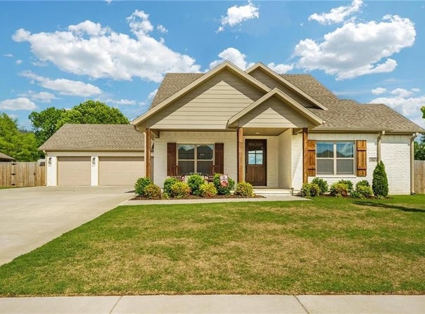 142  N Sheep Dog  AVE, Farmington, AR 72730