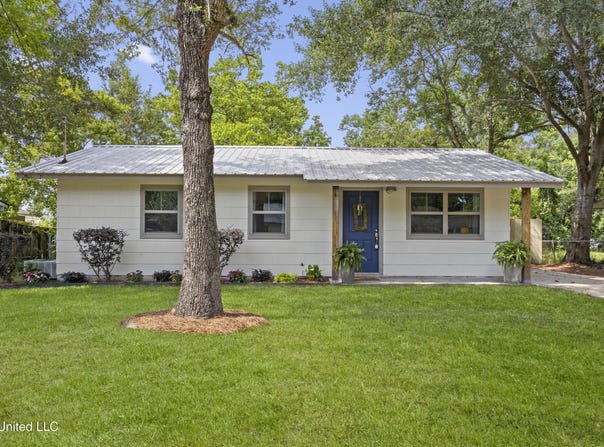 133 Hickory Drive, Ocean Springs, MS 39564